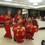 Χορεύτριες από τον Σύλλογο Κινέζων Γυναικών στην Ελλάδα